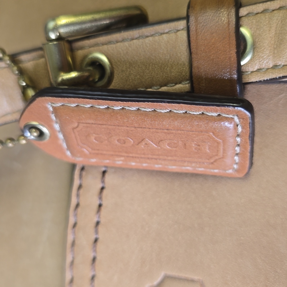Coach Light Brown Leather Gallery Tote, Vintage - Picture 2 of 15